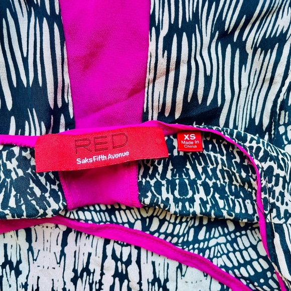 Saks Fifth Avenue red 100 % silk Black and White Tank with Pink Accent xs - Picture 2 of 4